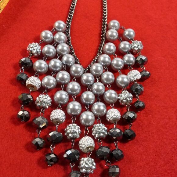 Erica Lyons Statement Bib Beaded Necklace - Picture 7 of 8